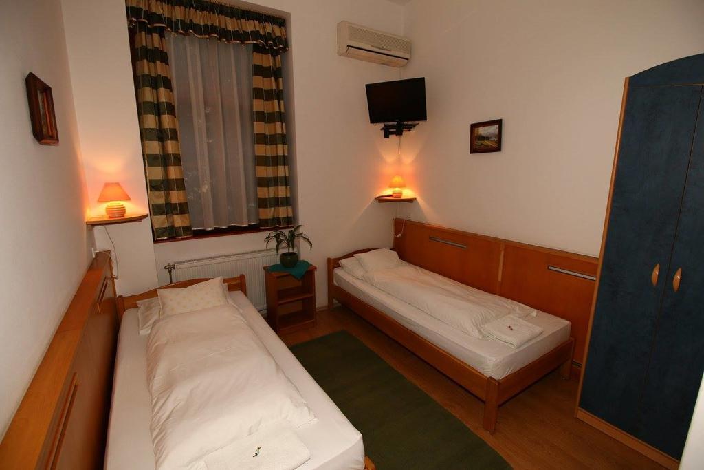 Szent Istvan Fogado Hotel นากีมาโรช ภายนอก รูปภาพ