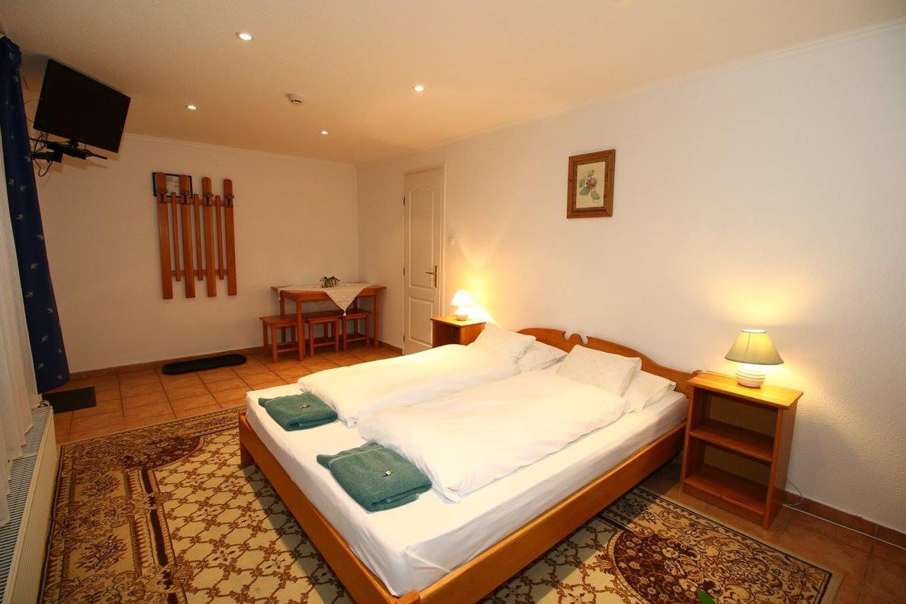 Szent Istvan Fogado Hotel นากีมาโรช ภายนอก รูปภาพ